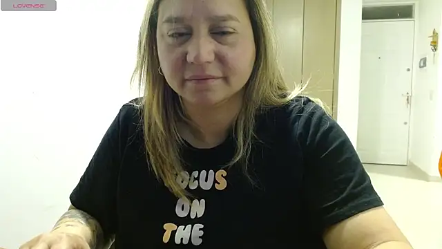 LauraReeves Show in webcam