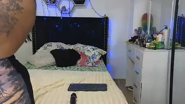 Chat +18 de charlotte_077 ao vivo
