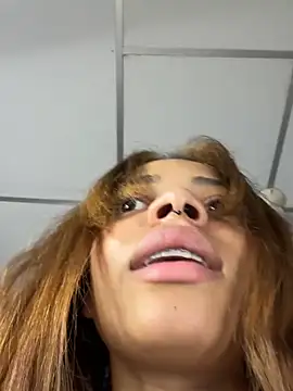yumi_hanna élő XXX-chatje