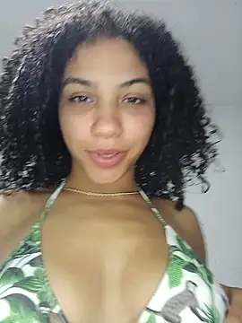 CurlyBitch: διαδικτυακό σόου στην κάμερα