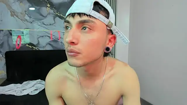 Show modela Kayn_333 na web-kameri