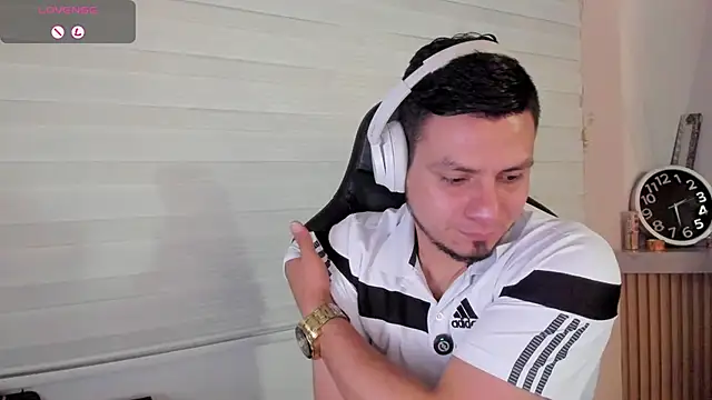 Chat +18 de Rick_Adams ao vivo
