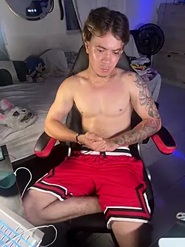 AngelLatinBoy élő XXX-chatje