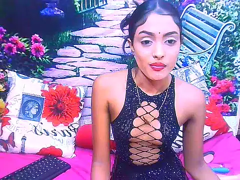 IndianPretty14u2Luv's Live XXX Chat
