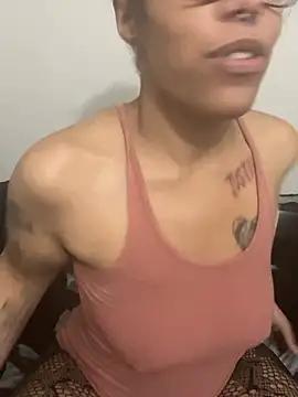 Desirae_Luciano Adlı Modelin Canlı XXX Sohbeti