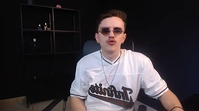 FelixStarkk 即時 XXX 聊天