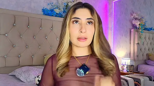 nini_love01 Adlı Modelin Canlı XXX Sohbeti