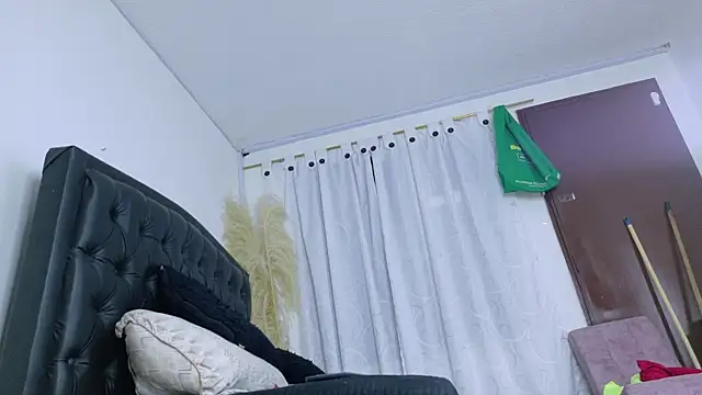 Онлайн чат XXX Scarlet_Hiit