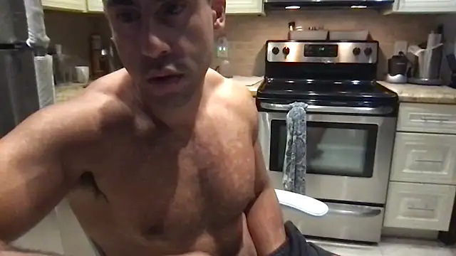 BigGuyMuscle élő XXX-chatje