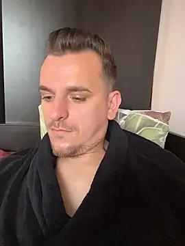 Chat +18 de Huge_cock22cm ao vivo
