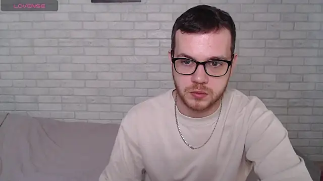 Pokazy przed kamerką – Alexxx_horny
