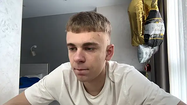 Show modela SoloFury na web-kameri