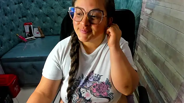 Sarah_Boobs_ élő XXX-chatje