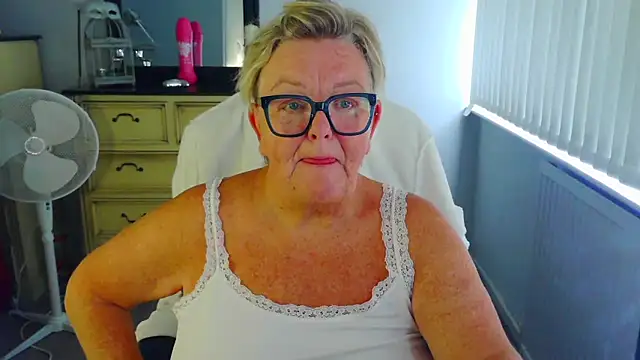 BridgetBlueEyes' Live XXX Chat