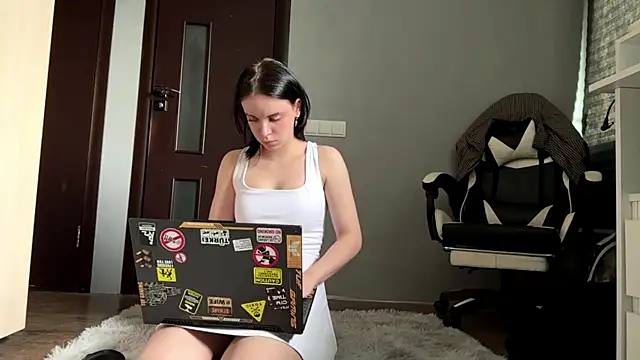Show modela illiebilish na web-kameri