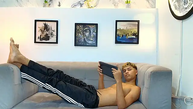 GOLD_BOYS live XXX chat