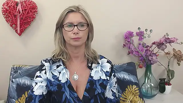 Show modela DoreenSexy na web-kameri