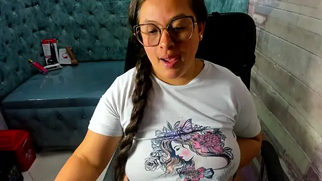 Sarah_Boobs_: онлайн-секс-чат