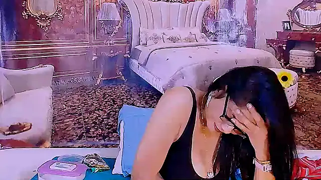 Chatroom XXX en direct de IndianAllure