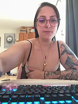 emy_corpse Show in webcam