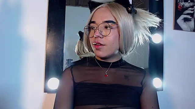 Pokazy przed kamerką – Candyy_doll__