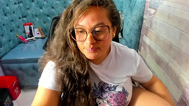Sarah_Boobs_ élő XXX-chatje