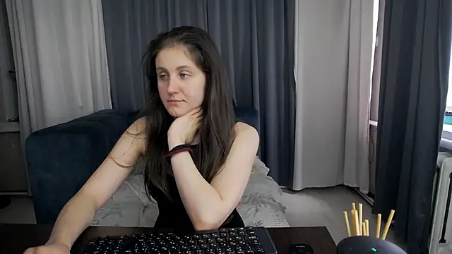 Holliy_Cooper Chat XXX in diretta