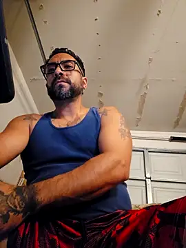 Forbidden_daddy: διαδικτυακό σόου στην κάμερα