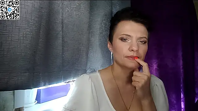 HotMamaQueen234 Chat XXX live