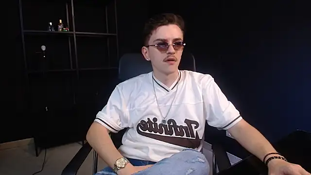 Czat XXX na żywo – FelixStarkk