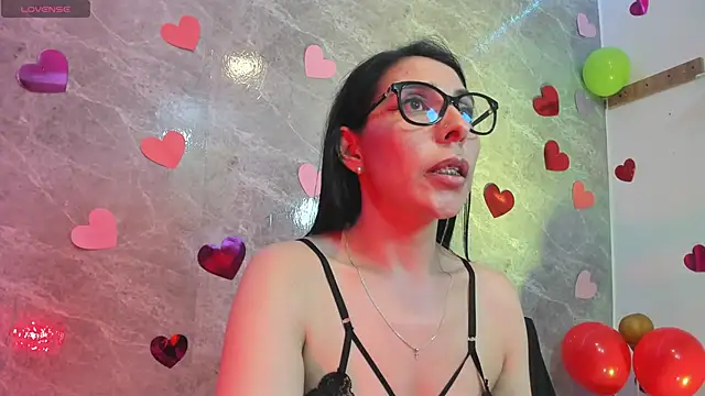 adellelennoxx élő XXX-chatje