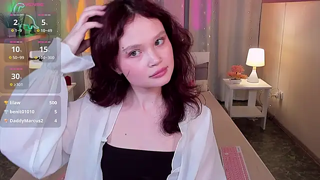 EmilyChavesのライブXXXチャット
