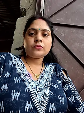 Chat +18 de Aanushaka ao vivo