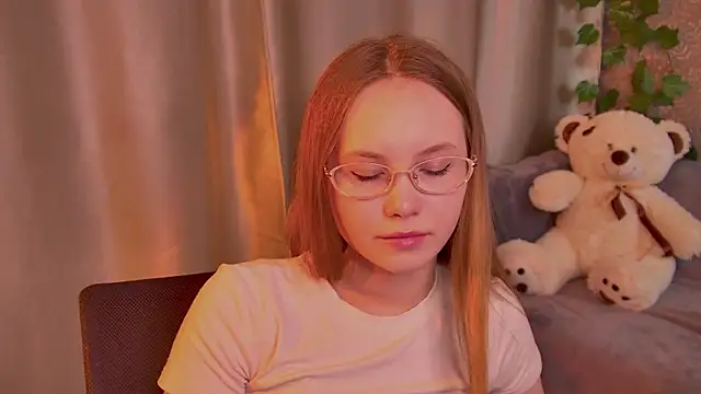 Онлайн чат XXX FloraLarsson