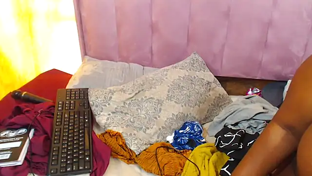 Damm_Bobbies' Live XXX Chat
