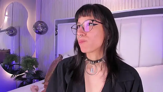 Chatroom XXX en direct de ViolettaColinss