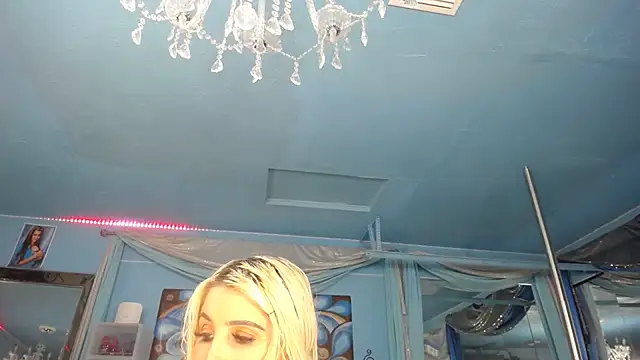 Chatroom XXX en direct de ADRIANNA_FOX