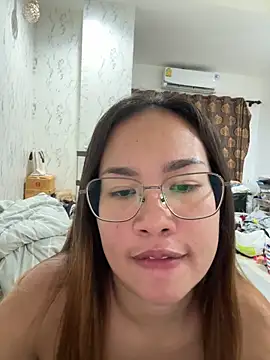 Ponthip's Live Chat Room