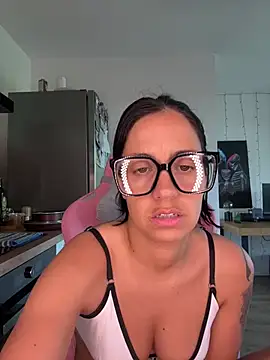 LaPetiteKim Pertunjukan Webcam