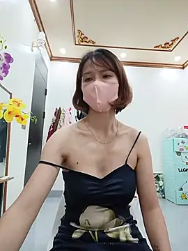 Emma_Linh Adlı Modelin Canlı Sohbet Odası