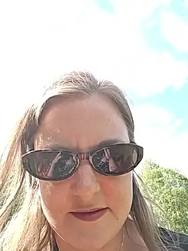 SwedishJennifer webcam show