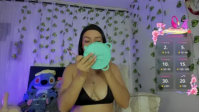 EmiliaRose_ লাইভ XXX চ্যাট