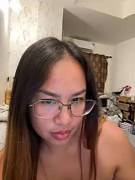 Ponthip's Live Chat Room