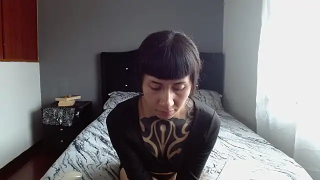 Emilia_1995 live XXX chat