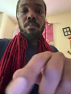 daddydarkskindikk Show in webcam