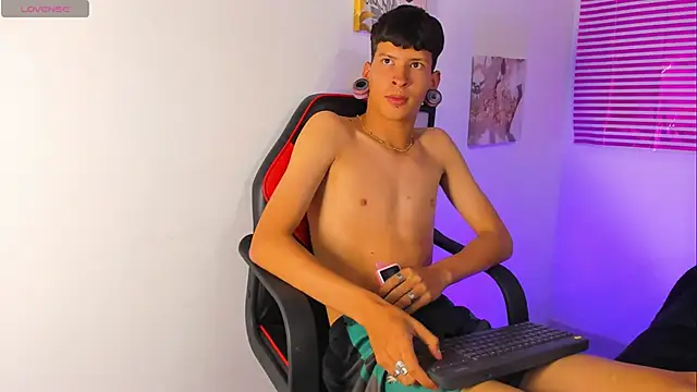 Astarotth__ webkamerás műsora
