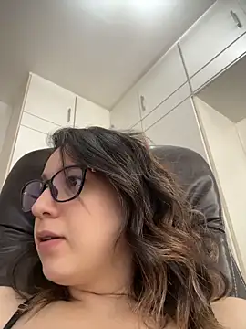 عرض كام amooraaamoon