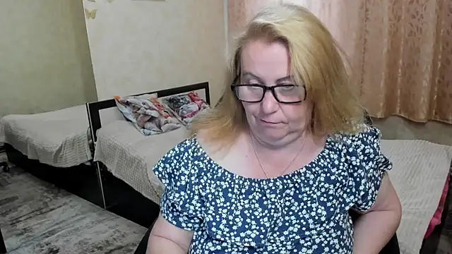 Frau_Marta's Live Chat Room