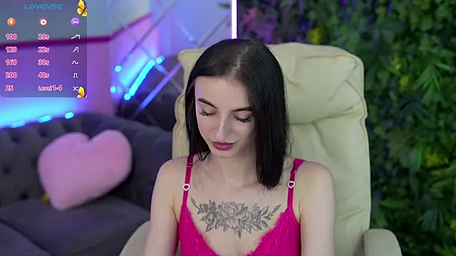 EmilyyMoon Webcam show