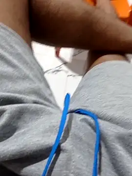 Leaker21 Adlı Modelin Canlı XXX Sohbeti